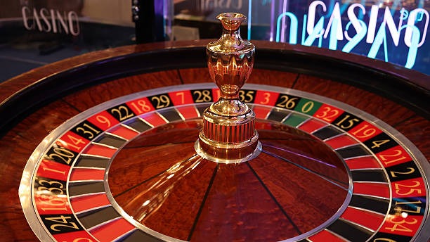 qq188 mobile app interface showing sportsbook betting and slot games